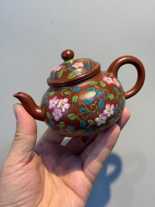 宜興大彬系列紫砂壺嚴選朱泥手工藝品，網孔九孔設計，220cc典藏款。老