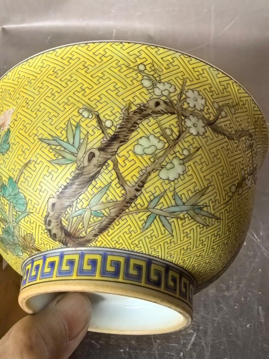 清康熙琺瑯彩花卉紋碗一對口徑15厘米高7厘米碗身黃地粉彩繪制牡丹