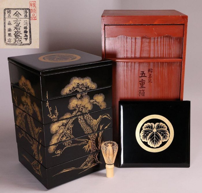 輪島塗 森漆器店 沈金 丸に蔦家紋 松竹梅 五段重箱 黒 朱 木製【MB57】 輪島塗重盒五段重沈金松竹梅家紋木製| Yahoo拍賣