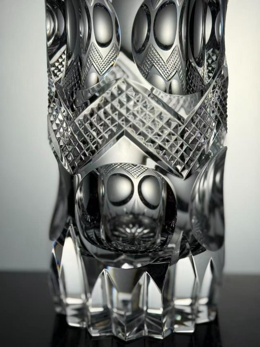 嚴選Hoya豪雅MUSEUM CRYSTAL高端水晶花瓶，稀有大切面切割，尺寸高25cm
