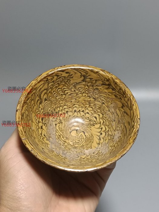 宋代絞胎高足杯黃釉紋理自然寬9.8高7.2cm 品相完好，釉色自然，紋理
