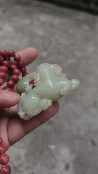 嚴選和闐玉貔貅掛件，玉質溫潤如脂，白澤純淨生動可愛，精湛雕刻傳達