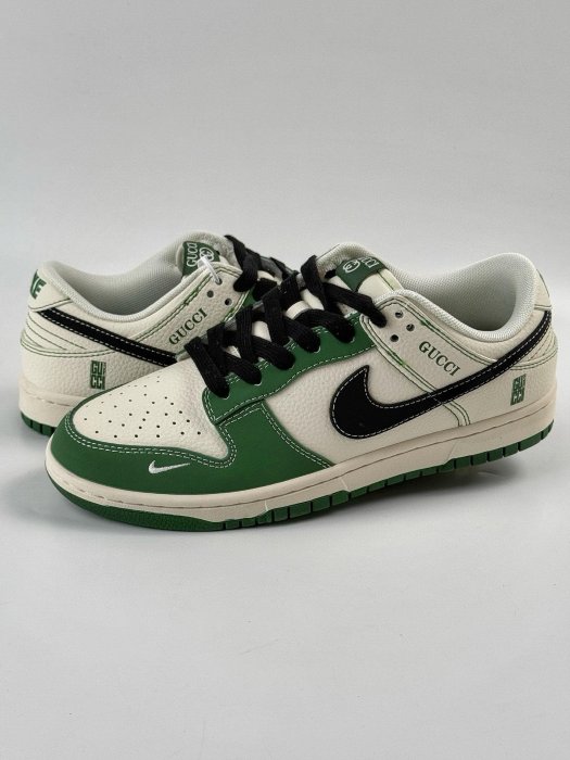 nike sb dunk gucci