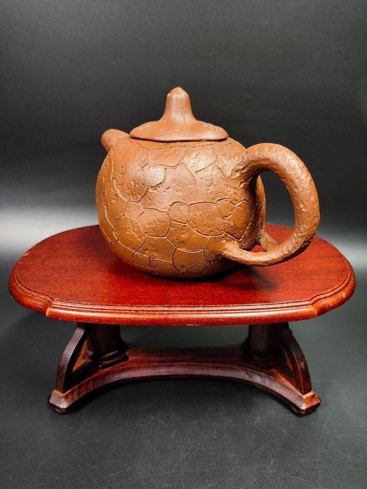 早期老藏紫砂壺#55 - 供春紫砂壺(底款：中國宜興/上蓋落款：建國)二廠