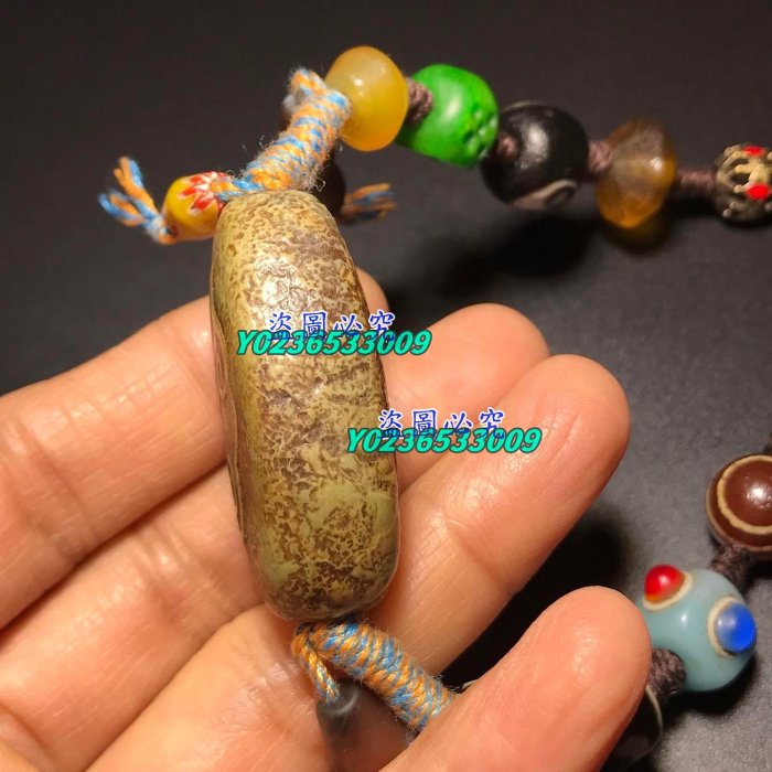青稞供老瑪瑙如意天珠項鏈手持油潤老氣滿風化尺寸:15*20*38mm如意天珠