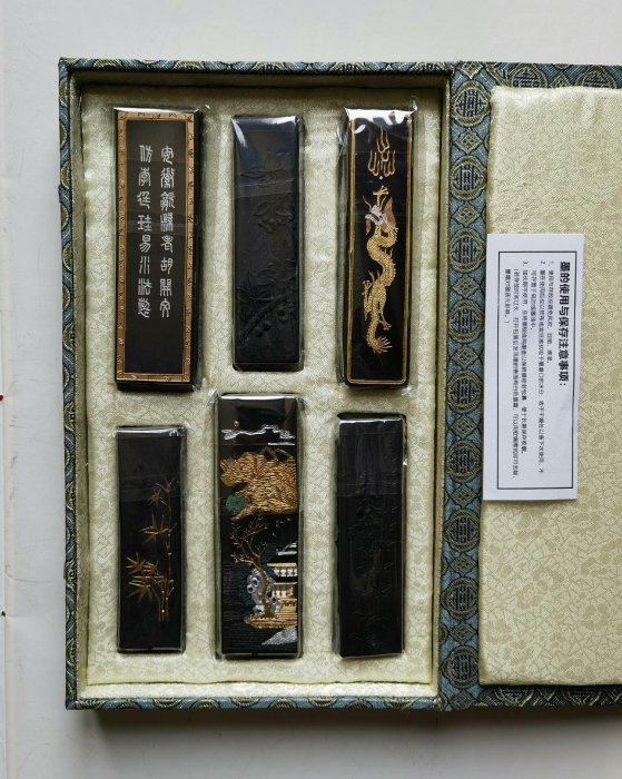 書道具　大寨精神 中国古墨　歙縣徽墨廠 文化大革命 63g 磨きあり 九十年代歙縣老胡開文徽墨，超細墨推薦收藏文房四寶李廷珪手工徽墨專業