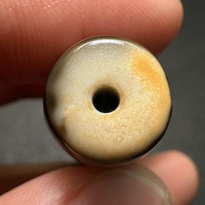 嚴選天然天珠，典藏級別鳳眼天珠，尺寸精細58.8x15.2mm，白芯透亮