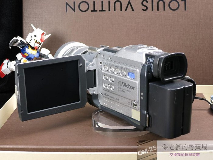 JVC。Victor GR-DV3000 高階MiniDV數位攝影機F1.2超大光圈鏡頭、專業