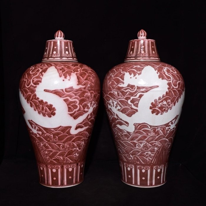 大明洪武年制釉里紅留白雕刻海水龍紋梅瓶，高62×33厘米??28007403禦窯