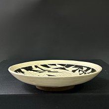 舊藏老窯瓷器磁州窯白釉剔花盤白釉黑彩鳳穿牡丹紋胎質細膩釉面光亮盤面