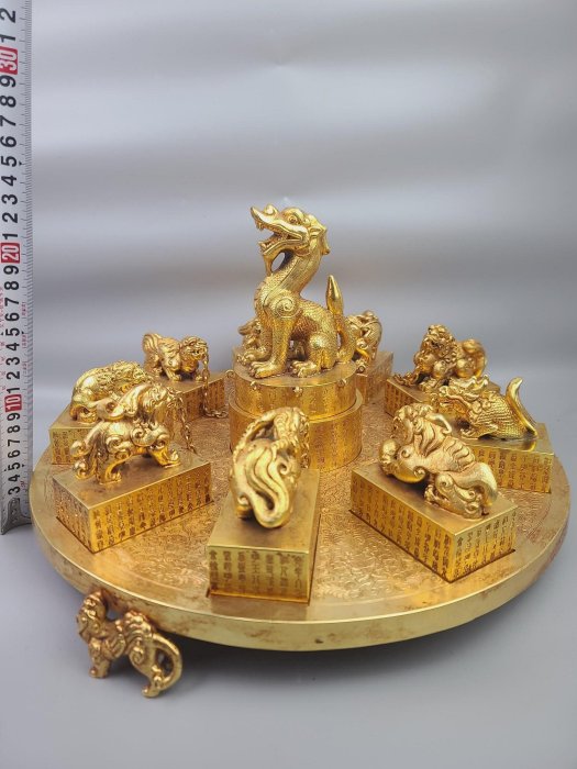 珍藏，高浮雕鏨刻銘文，明代，鎏金龍生九子印章玉璽工藝精湛重40.2斤底