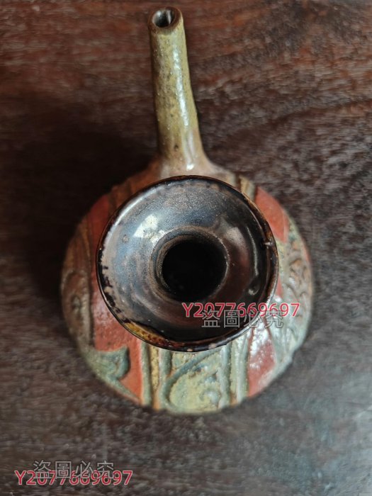 日本琉球燒壺家用酒瓶老物收藏佳品器型獨特鐵銹釉雕赤繪魚紋侘寂風全品