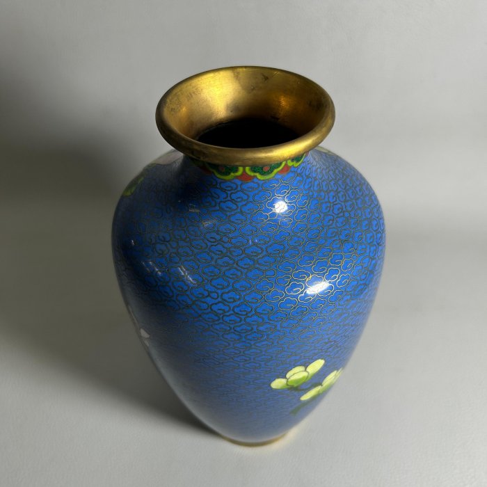 古玩輕鬆拍】老日本七寶燒(景泰藍) 掐絲琺瑯滿雲花卉紋銅口花瓶