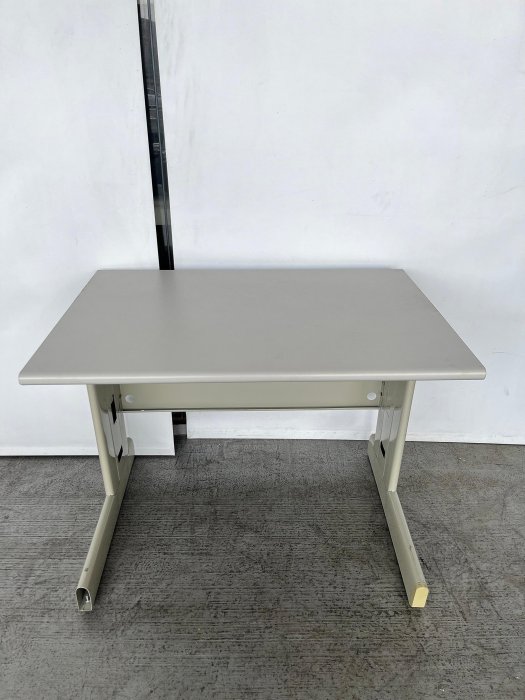 ~台中2手宏品家具館~二手傢俱首選宏品C50419*白面辦公桌*書桌 餐桌椅 課桌椅 辦公鐵櫃 文件櫃 會議桌 工作桌 抽屜桌 折疊桌 員工桌