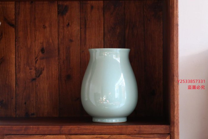 初代宮永東山作青瓷花瓶高20.2cm直徑14cm. 素雅高潔釉色肥美體古董老