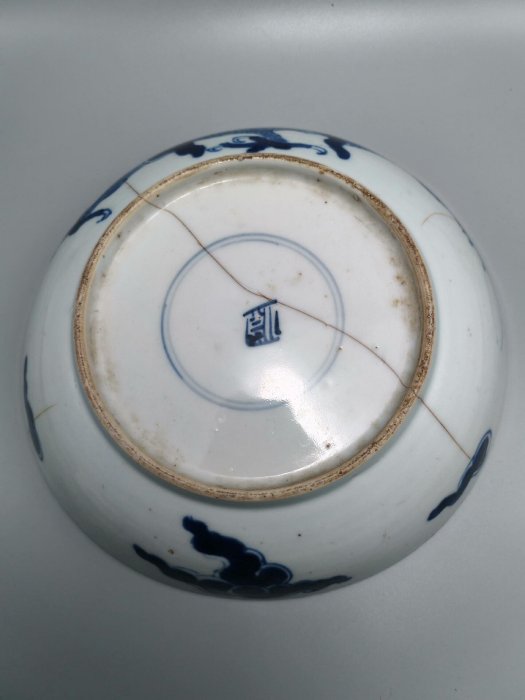 嚴選雍正年制景德鎮窯過墻龍瓷盤，直徑20.5公分，品相上乘過墻龍瓷盅碗