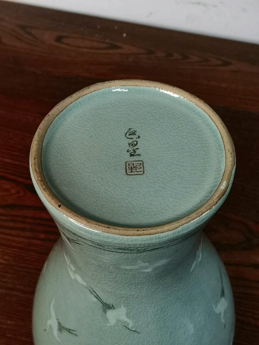 高麗青瓷梅瓶全品帶名家款高約32CM，肚徑約18CM售出后不退不換二手收藏