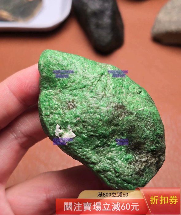 翡翠原石天然翡翠原石85g，會卡臘殼料69*41*20mm，周身表現，色陽色辣