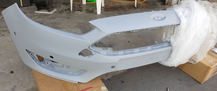 Focus MK3.5 原廠全新 前保桿 / 頂級運動版 / 蜂巢氣壩網【車無限】