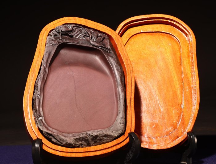 端石朱硯◇「 清◇章采南銘 浮雕龍戲珠硯 」極細工 唐