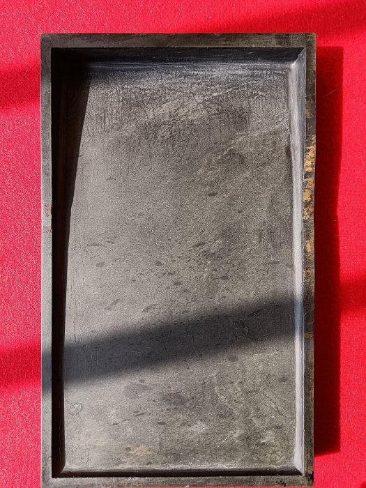 嚴選日本百年老石硯，高島虎斑石質地，長22.6cm，寬13.7cm，厚2.2cm