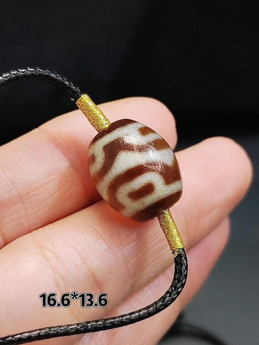 中国古美術・藏區回流・紅肉蓮花三眼天珠・文殊菩薩・天然石・瑪瑙・闢邪消災・根付 中国古美術・藏區回流・紅肉蓮花三眼天珠・文殊菩薩・天然石・瑪瑙