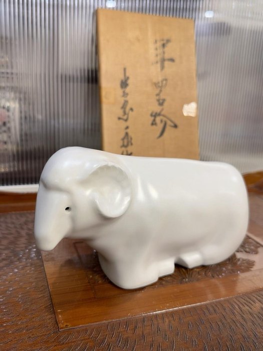 白瓷羊置物擺件石永山作招福開運乾支羊中古器具體品相如圖白瓷、置物