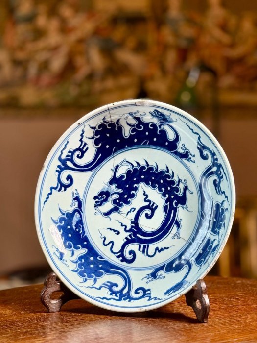 清朝雍正年間山西大院夔龍青花大盤，釉面肥厚亮澤，器型雄偉，嚴選古瓷