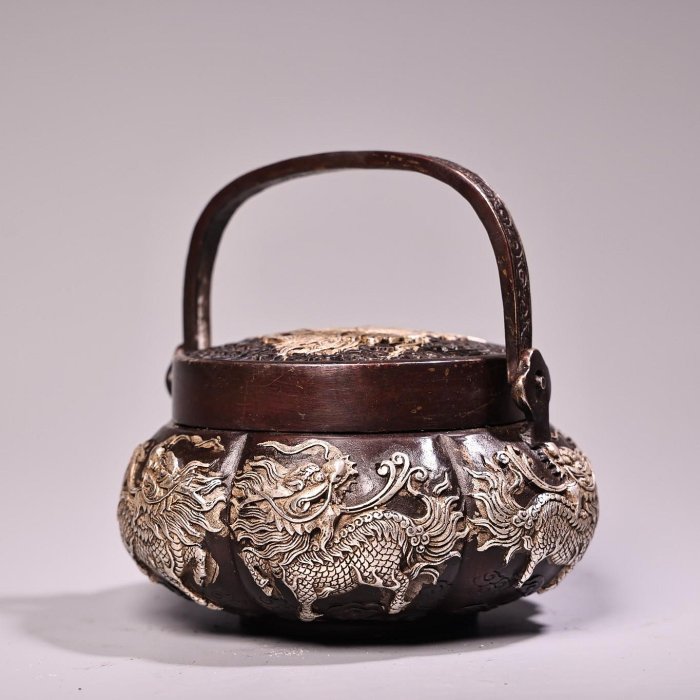 珍品舊藏收純銅銅高浮雕鏨刻鎏銀暖手爐炭爐工藝精湛器型款式精美重650 珍品舊藏收純銅銅高浮雕鏨刻鎏銀暖手爐炭爐工藝精湛器型款式精美重650