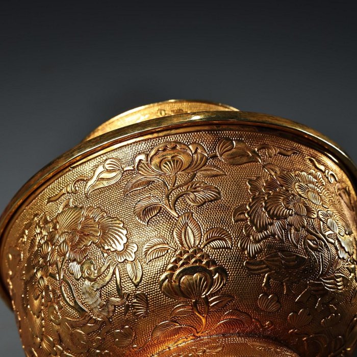 珍品舊藏收高浮雕鏨刻鎏金蓋碗杯工藝精湛器型精美重510克高9釐米直徑