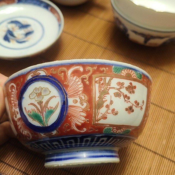 嚴選日本回流伊萬里風格陶瓷蓋碗，手繪赤彩花卉開窗，胎質細膩釉面光亮