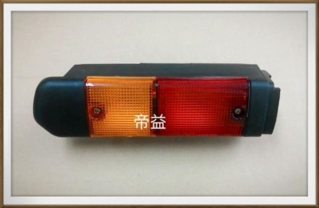 【帝益汽材】TOYOTA 8F 堆高機 後燈 尾燈 煞車燈 倒車燈 駕駛邊 (全新商品)《另有賣大燈》