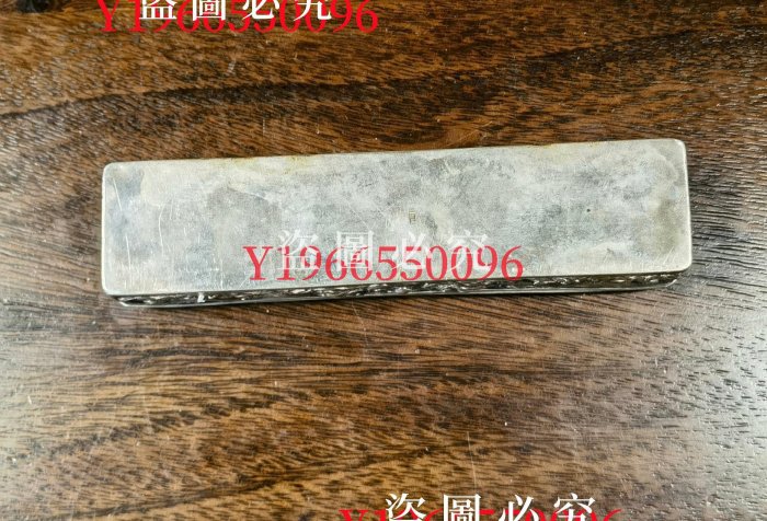 迎財神晚清純銀香盒，銀盒內還原裝錦緞銀盒保存很好，久遠已氧化，沒
