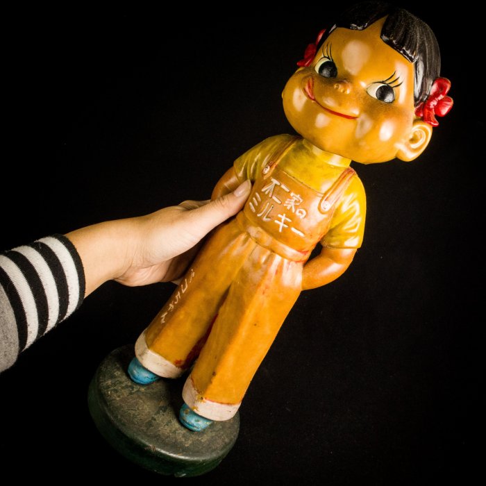 桑園の】不二家昭和綠底木座PEKO醬38.5cm高極稀! 珍品牛奶妹搖頭娃娃M