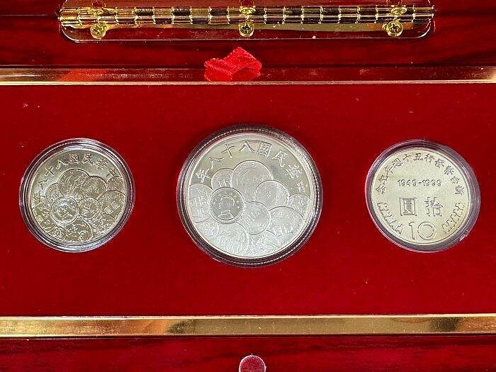 JA099 八十八年88年 新台幣發行五十週年紀念銀幣組 附盒及說明書~無收據 如圖 要求完美者 請勿投標