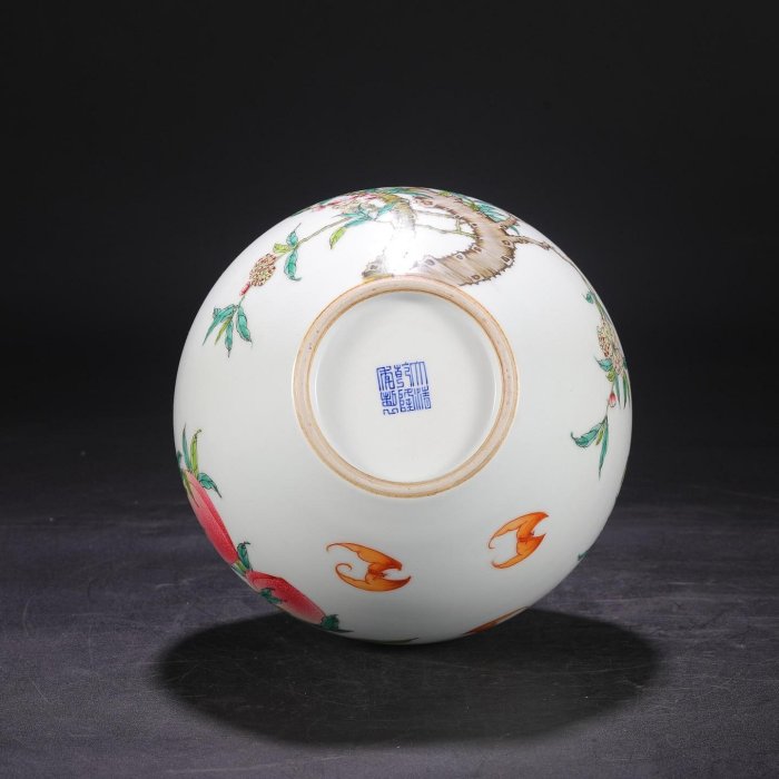 舊藏清代乾隆粉彩九桃福壽紋大天球瓶尺寸高33公分口徑7公分肚徑21公分