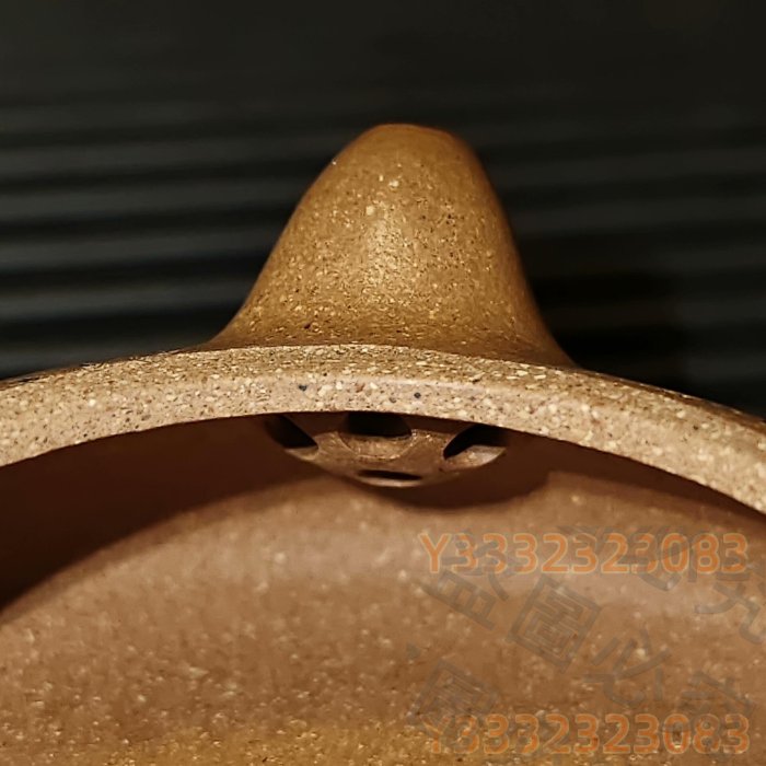 王霞制蟹黃段泥滿工刻繪〈無塵〉紫砂壺｜130cc小品｜三面精工(詩/竹