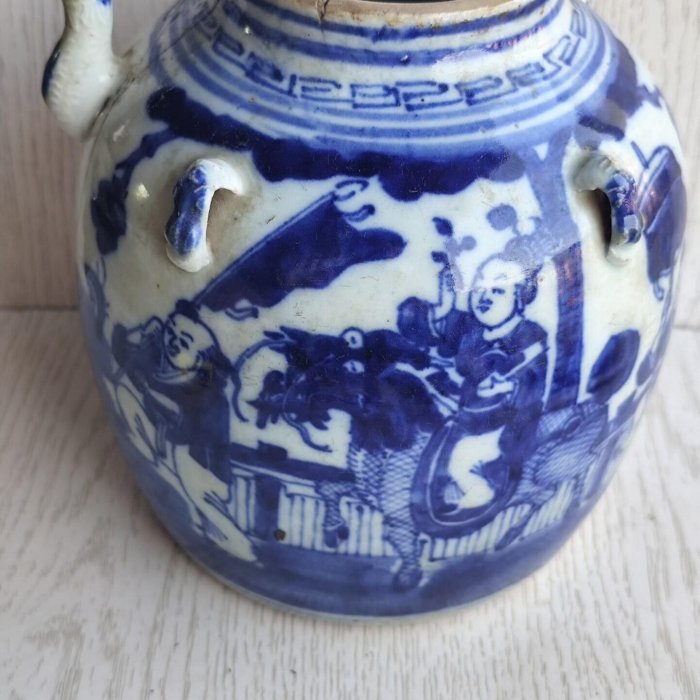 清代青花麒麟送子四系茶壺大器型古雅繪工優美質感細膩發色一流獅象瑞獸
