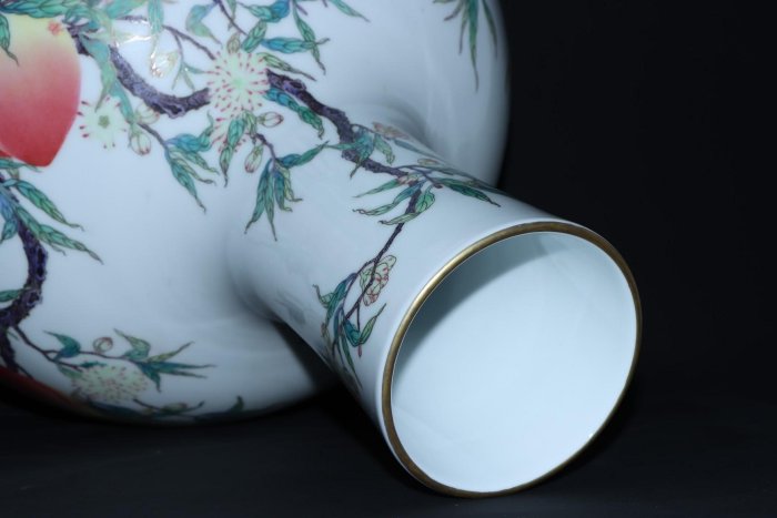 舊藏清代乾隆粉彩九桃天球瓶高55cm.寬40cm108220S21822 【梨落閣