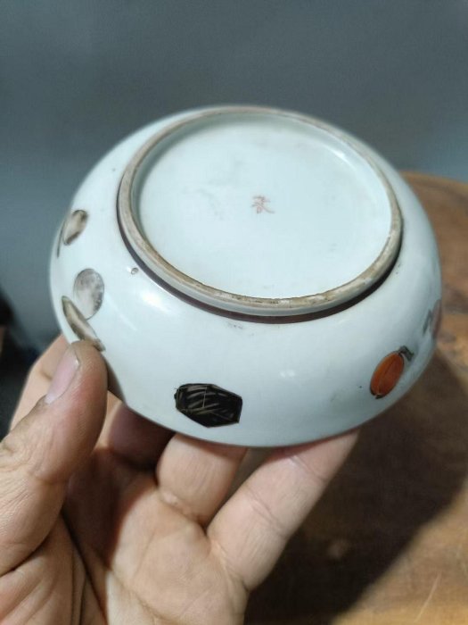 嚴選日本明治時期九谷瓷器松鶴盤，金漆點綴工藝精緻，直徑12厘米高3