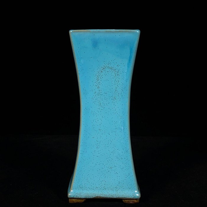 宋汝窯銘文刻童子紋四方瓶，高23直徑10cm，1501345 瓷器官窯汝窯【古雲