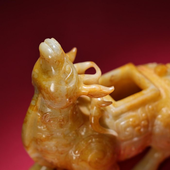 臻品舊藏，和田白玉熟坑滿沁玉鹿器皿包漿厚重，沁色入骨，工藝精湛