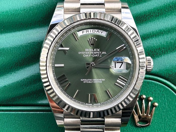 飛馬當舖 勞力士 ROLEX 2017保單 228239 Oyster Day-Date 60周年紀念橄欖綠色面盤 18K白金 9成5新 40mm