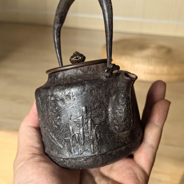 明治時期早期龍文堂代安之介小鐵壺，滿水400ml 非常把龍文堂代安之介小