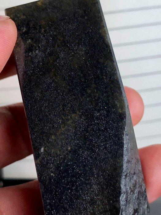 嚴選老壽山牛角凍石，72.26.26mm 精緻尺寸，結實光潤，色澤豐富奪目