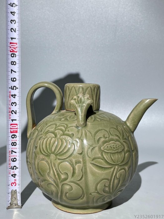 耀州窯純手工深刻花執壺，宋代晚期以青瓷為主，胎薄質堅，釉面光古董古