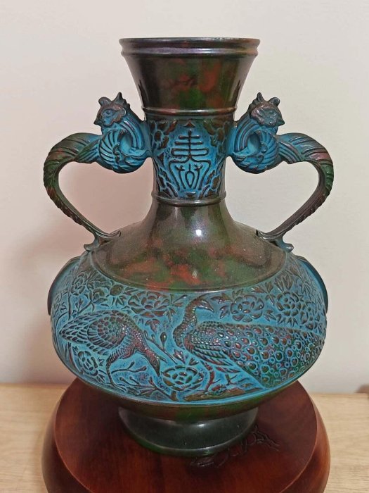 【美品】　花瓶　伝統美術工芸品　花瓶晴峰型 寿孔雀、“ 瑞峰印 ” 嚴選日本回流瑞峰作孔雀花瓶，特殊合金材質雙耳設計，底部有款識，口徑