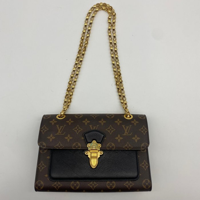 哈極品】美品《Louis Vuitton LV 字紋拼黑皮VICTOIRE 維多利亞斜