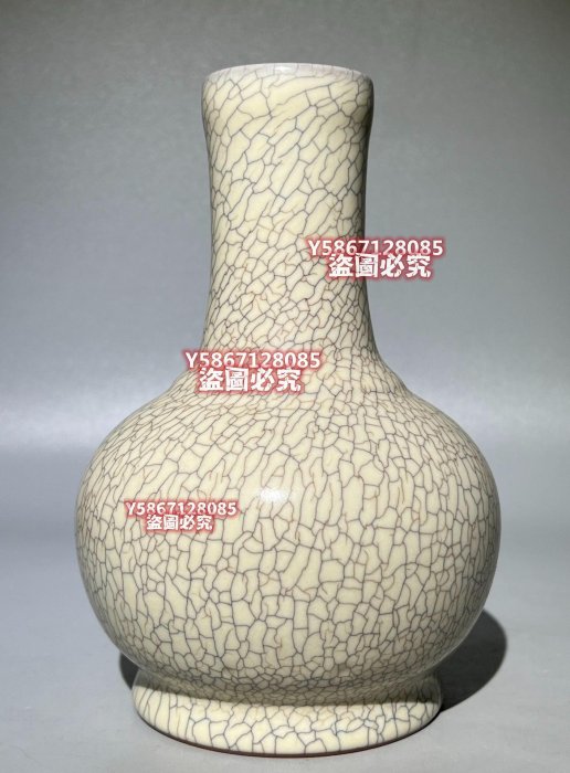 哥窯瓶哥窯”名列宋代五大名窯，在陶瓷史上有舉足輕重的地位。哥窯胎多