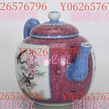 清乾隆，琺瑯彩胭脂紅開窗花鳥壺，高14公分，口徑5.5公分，肚徑20.8公